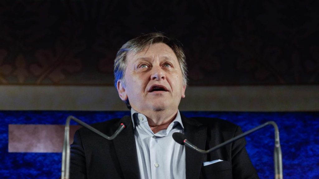 Crin Antonescu vrea ca Georgescu sa candideze din nou Sa l vedem in persoana la dezbatere nu ca o holograma