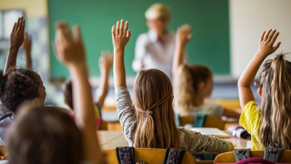 Elevii buni pot promova doi ani intr unul singur conditii