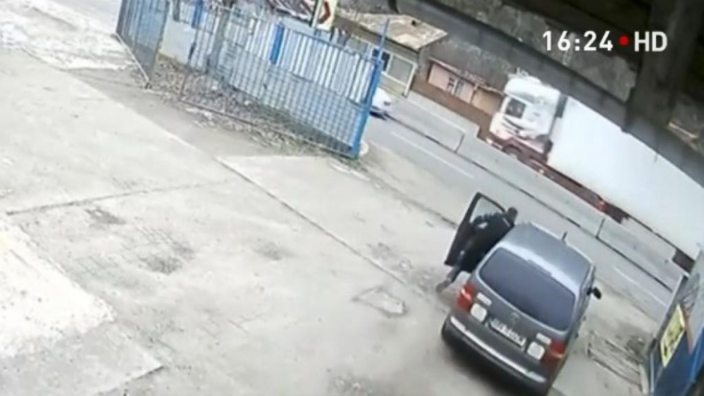 Femeie fura masina conduce cativa km se rastoarna