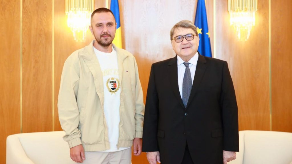 Marinarul roman eliberat de Houthi a revenit in tara