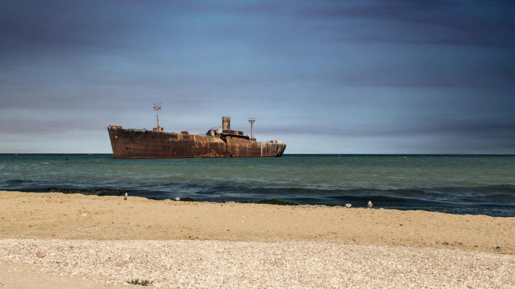 Plaja din Costinesti se largeste Epava Evanghelia mai accesibila