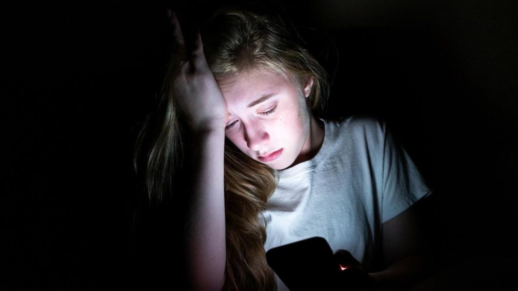 Semne ca un adolescent se gandeste la suicid Sfaturi pentru parinti