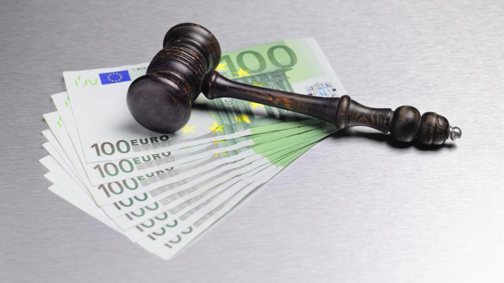 Spaga de peste jumatate de milion de euro Banii livrati intr o punga Ii pun in torpedou Pai da cum ii iei asa i dai