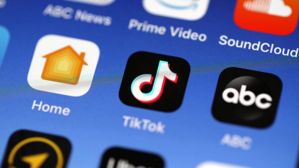 CNA a decis sa elimine clipuri de pe TikTok si Facebook ale influencerilor lui Georgescu inclusiv Makaveli