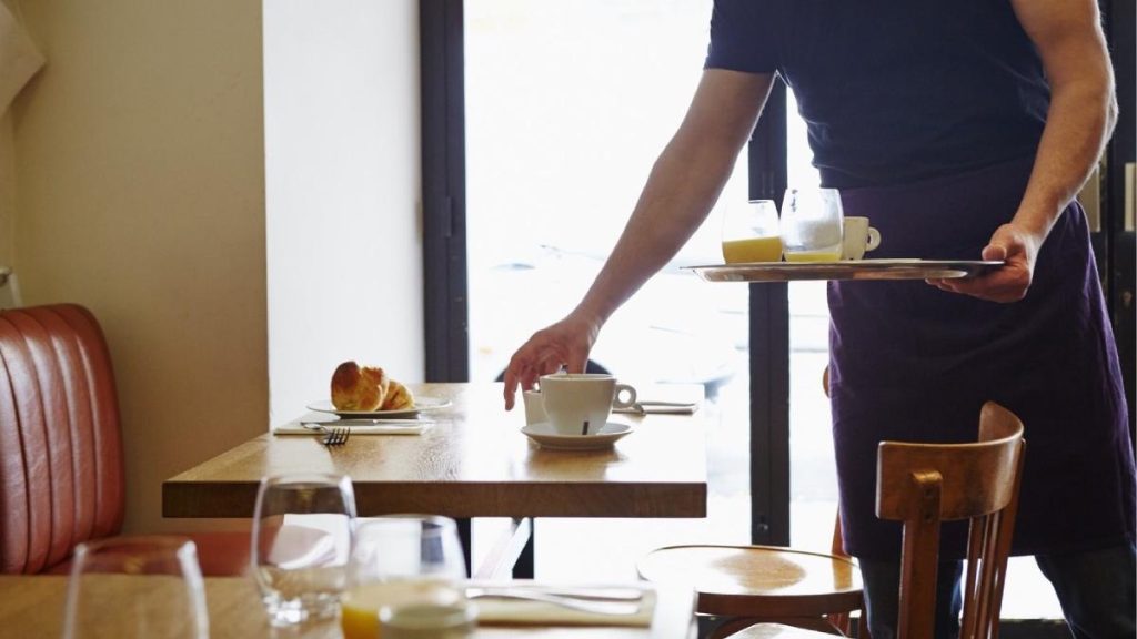 Criza de angajati in HoReCa Strainii ultima speranta