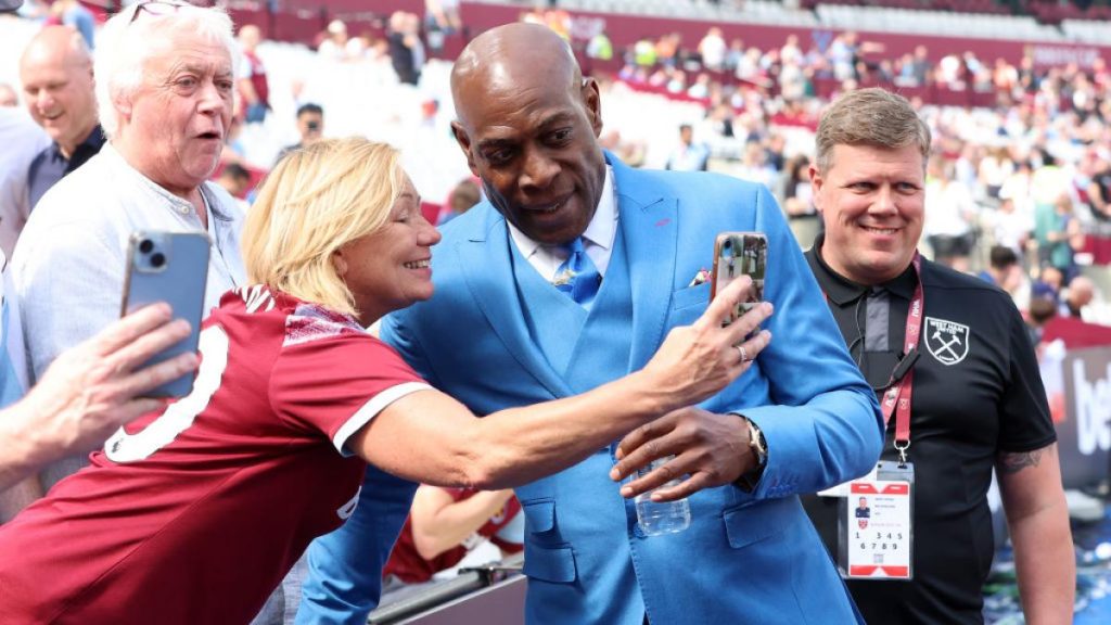 Frank Bruno fostul campion se recupereaza dupa spitalizare