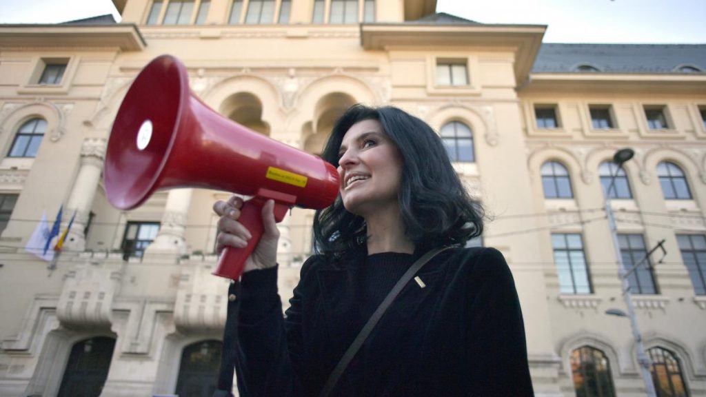 Lavinia Sandru Favoritii din birouri infranti de votul real