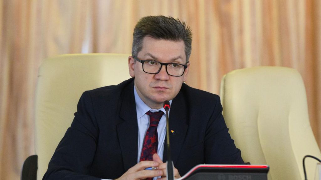 Mihail Neamtu demis de la sefia Comisiei de cultura