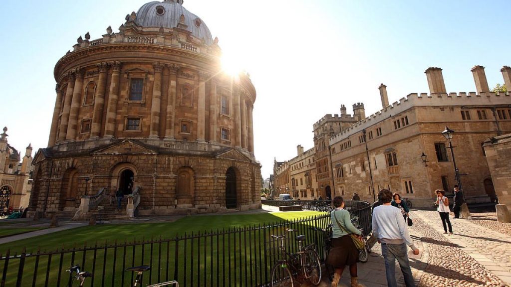 Nu stii engleza dar vrei sa studiezi in UK Scandal in universitatile britanice mii de romani afectati