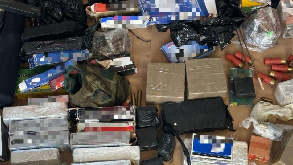 Perchezitii in Tandarei arme si 800 cartuse gasite