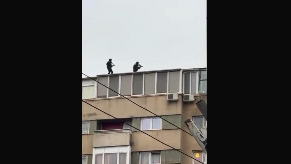 Persoana reclama lunetist pe bloc descoperire forte speciale