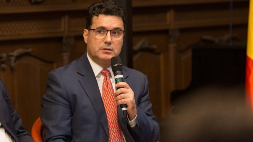 Rectorul SNSPA critica sondajele cu Simion ca prima optiune