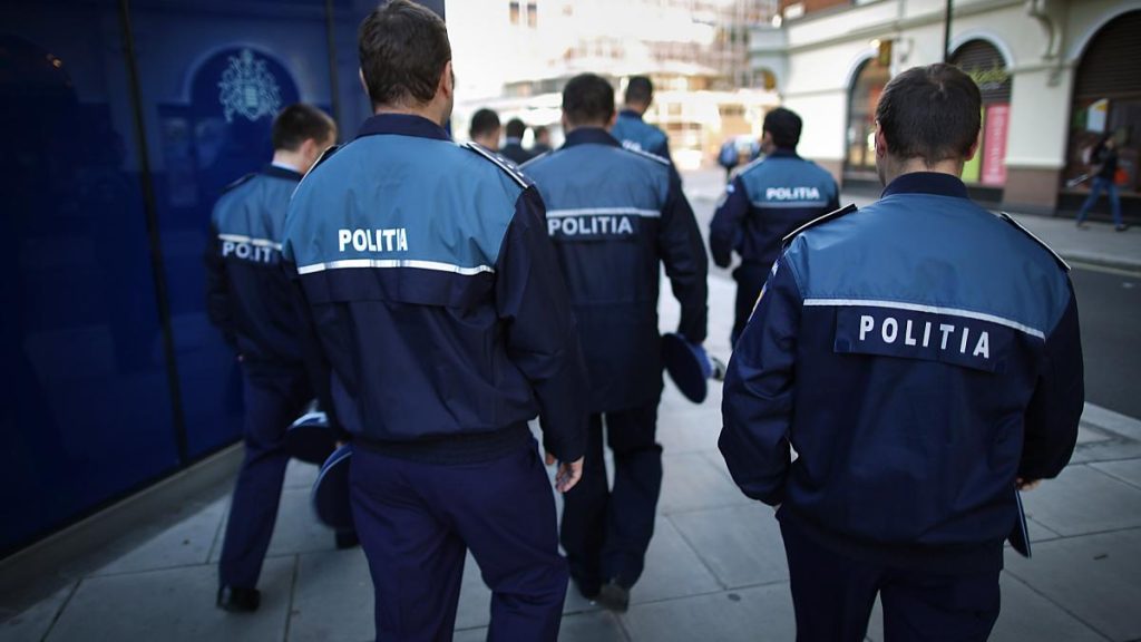 Sef de politie din Slatina prins furand intr un magazin