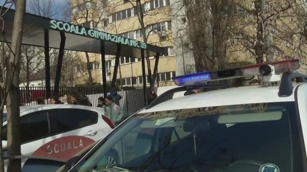 Trei adolescenti arestati pentru injunghierea unui baiat langa scoala