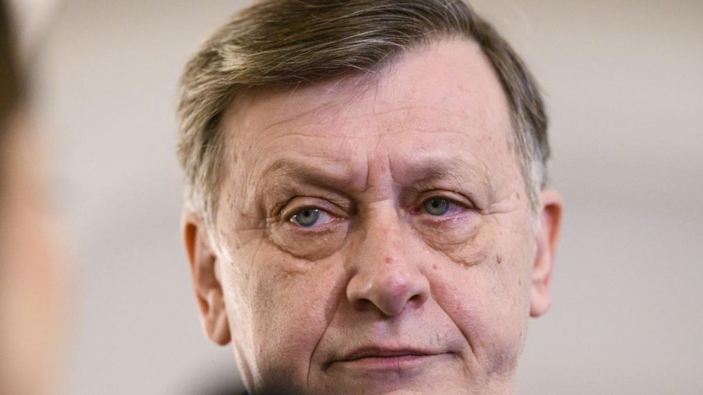 Crin Antonescu Intr un fel suntem toti suveranisti unii seriosi altii cu tumbe si sepcute rosii