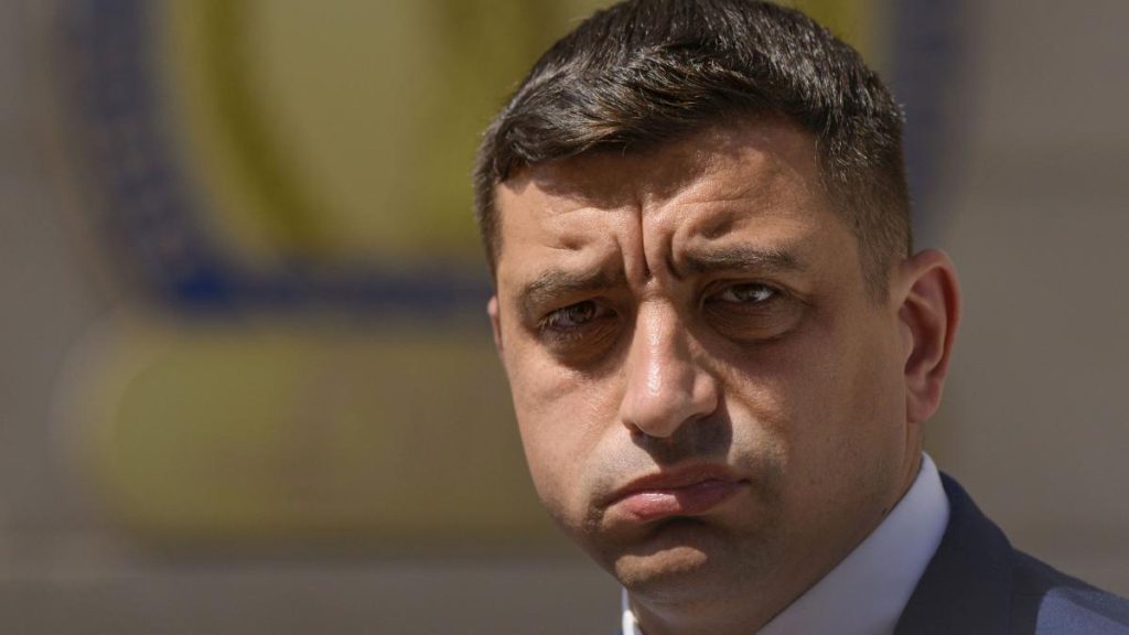 Disperat ca nu are sustinerea Simion ii ofera lui Calin Georgescu functia de premier Daca si ar dori acest lucru