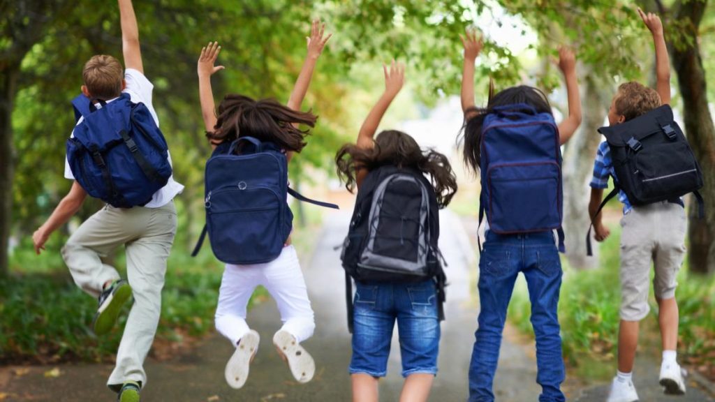 Elevii intra in minivacanta de 1 Mai Patru zile libere
