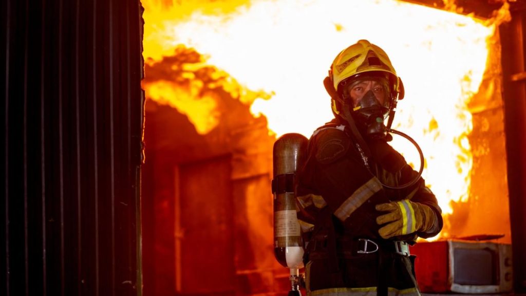 Incendiu mare intro gospodarie din Dolj Butelie explodata 70 evacuati