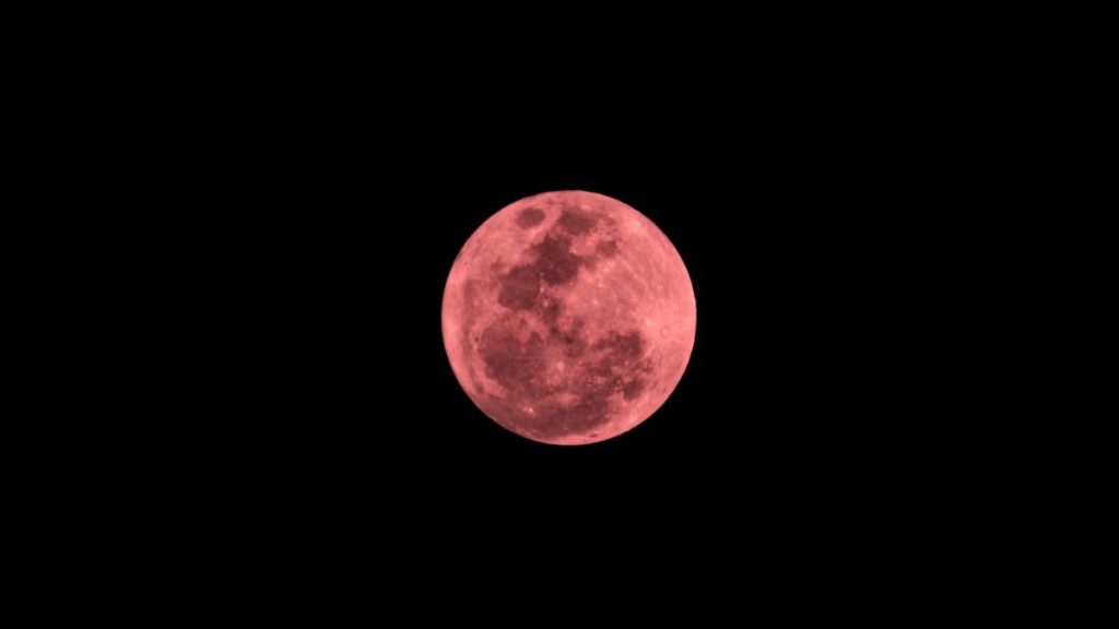 Luna Roz va straluci pe cer in weekend