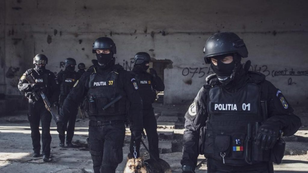 Mascatii descind la grupare care rapeau oameni