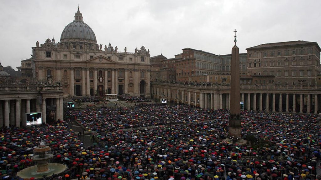 Papa Francisc nu oficiaza slujba de Paste la Vatican