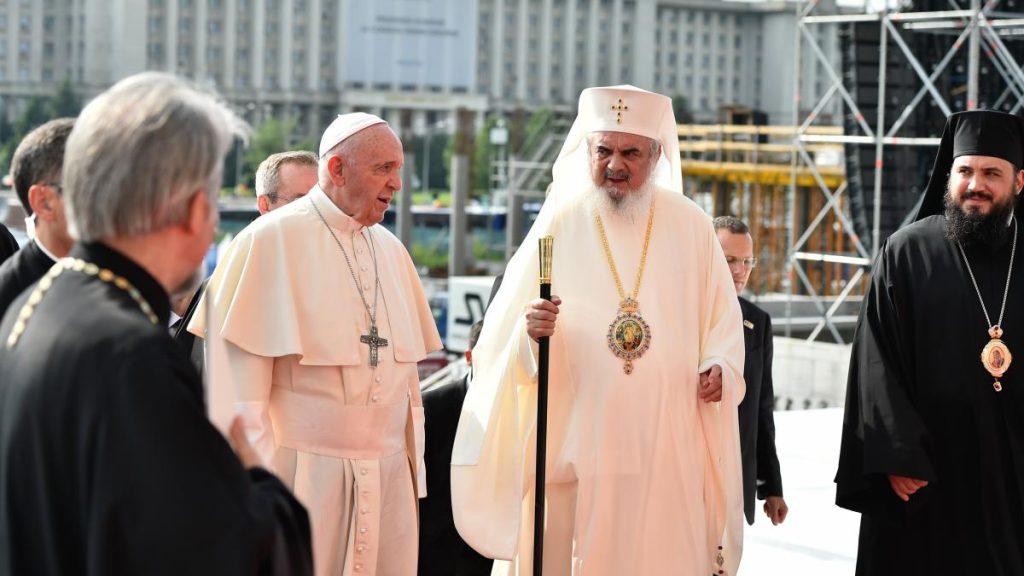 Patriarhul Daniel Pontificatul Papei Francisc marcheaza profund istoria recenta a Bisericii Romano Catolice