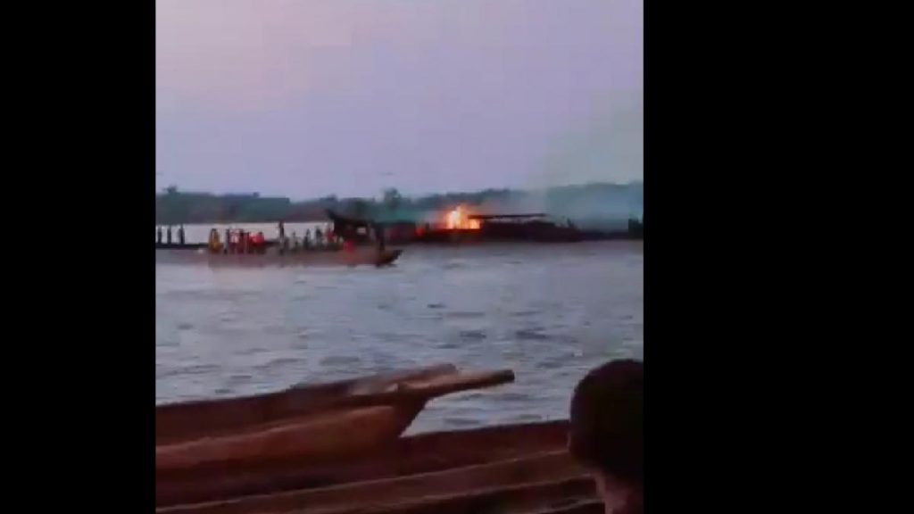 Peste 145 de morti dupa incendiu pe o barca in Congo