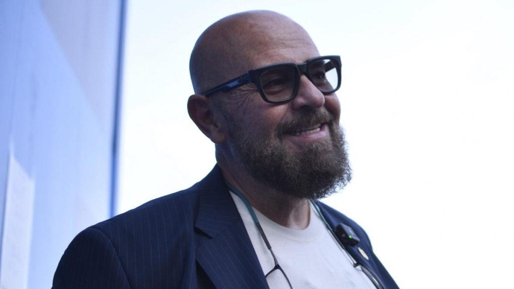 Piedone raspunde criticismelor online de Paste Nu in noaptea asta nu voi verifica uleiul din candela