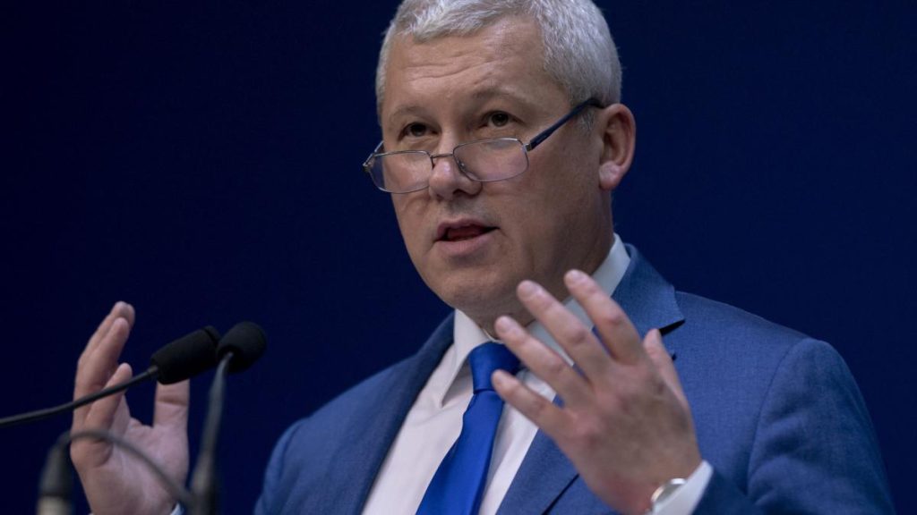 Predoiu Romania nu poate fi condusa de un cetatean cu interdictie in doua tari