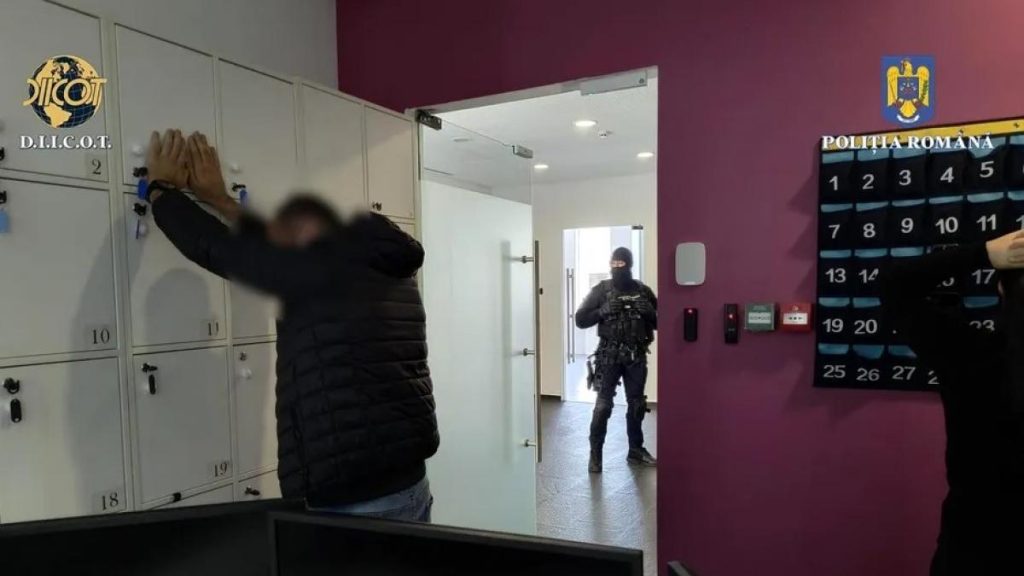 Retea mare de escroci destructurata imaginea lui Tiriac si Becali folosita pentru inselaciuni