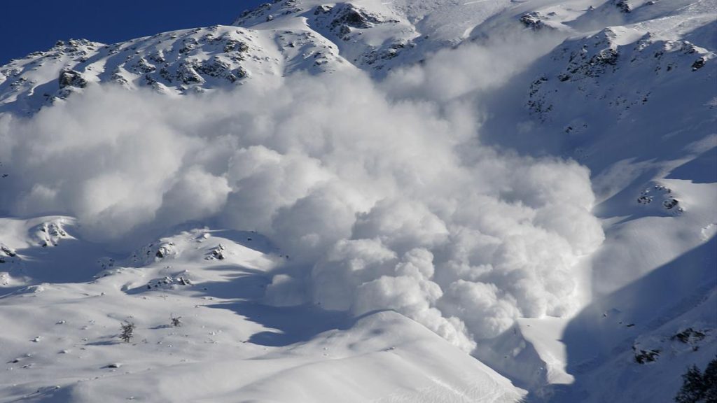 Risc mare de avalanse in Bucegi Fagaras Calimani