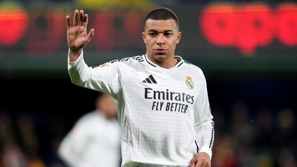 Trei jucatori de la Real Madrid inclusiv Kylian Mbappe amendati de UEFA