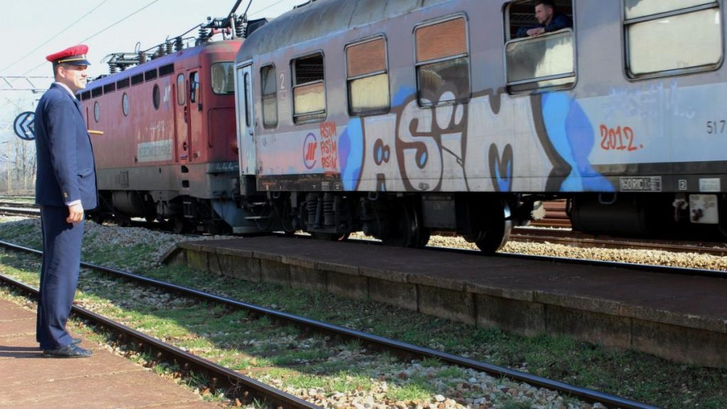 Un tren a uitat nasul la Busteni seful trenului a ajuns la statia urmatoare cu un tren concurent