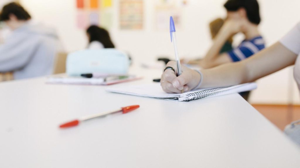 Cifre ingrijoratoare Patru din 10 adolescenti evita liceul
