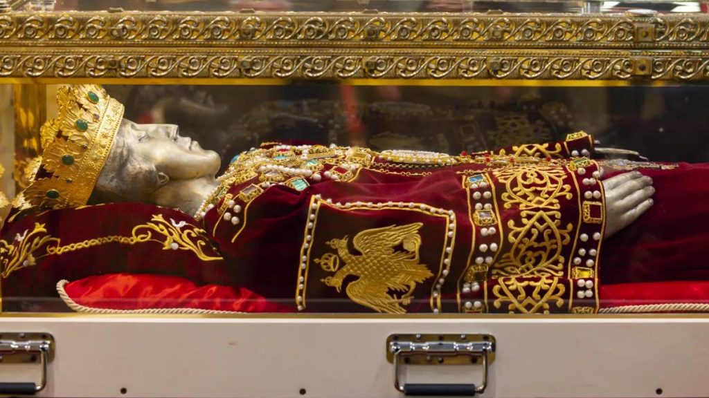 Moastele Sfintei Elena depuse la Manastirea Pantocrator