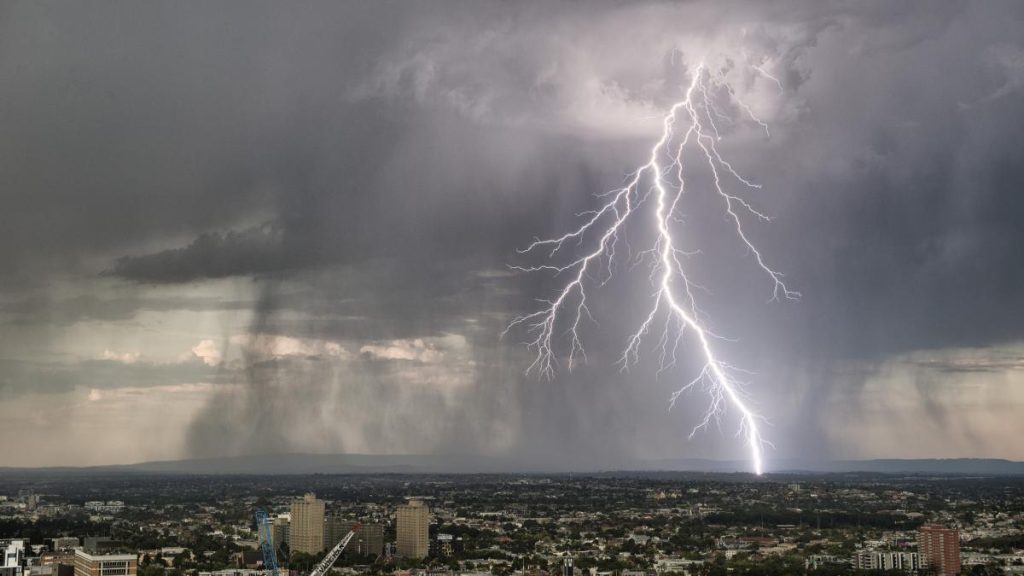 Prognoza meteo Bucuresti cod galben furtuni marti