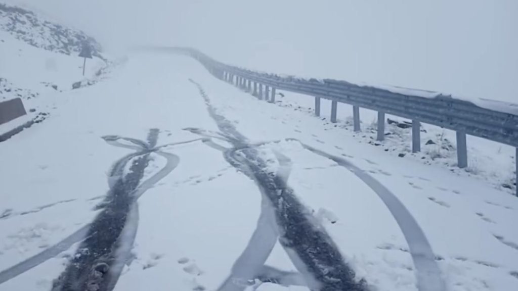 Redeschiderea Transalpinei se amana din cauza ninsorilor