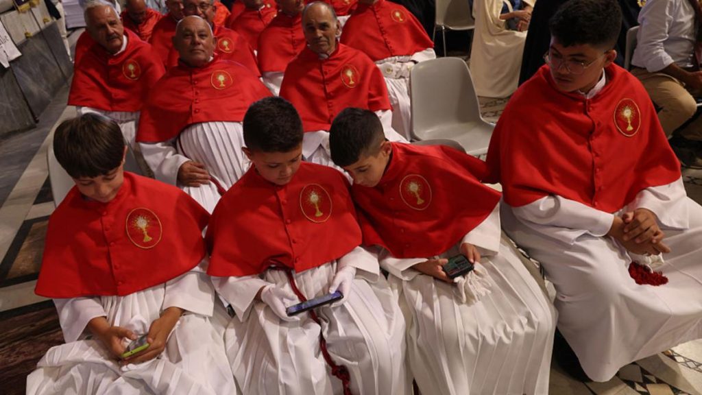 AI i social media ameni demnitatea uman spune Papa Leon XIV