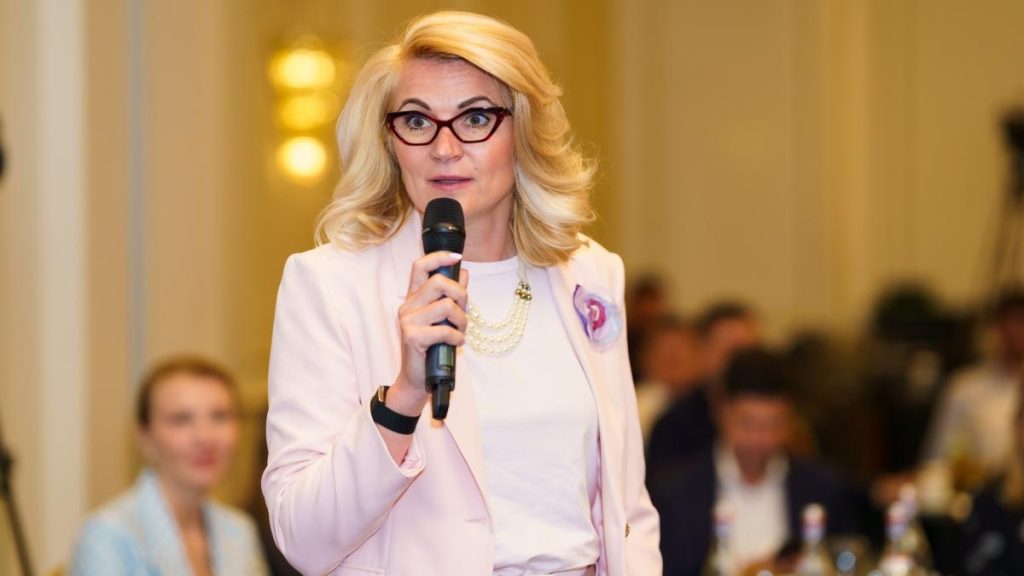 Andreea Paul lanseaza campania Sunt mai competenta decat ministri