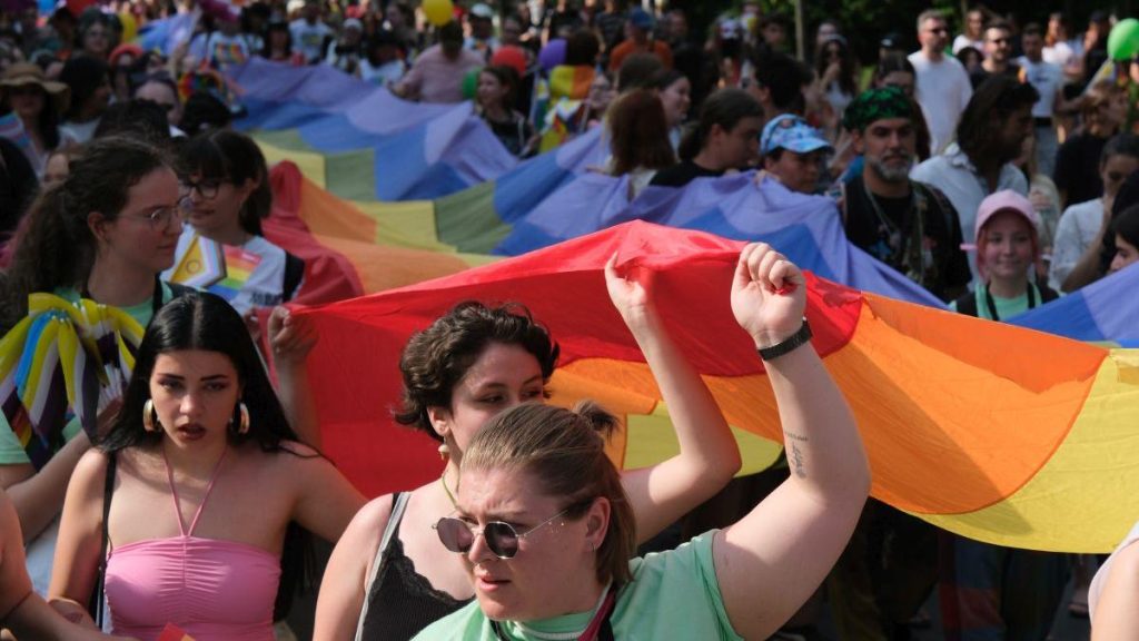 Cinci suspecti cu oua asupra lor la Bucharest Pride