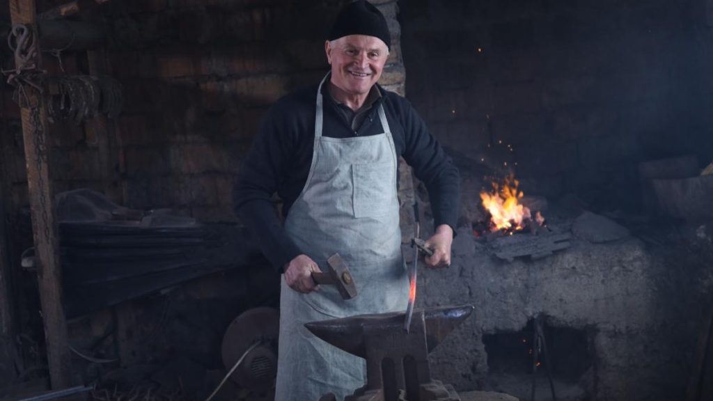 Mesterul fierar Dumitru Trif Tezaur uman viu