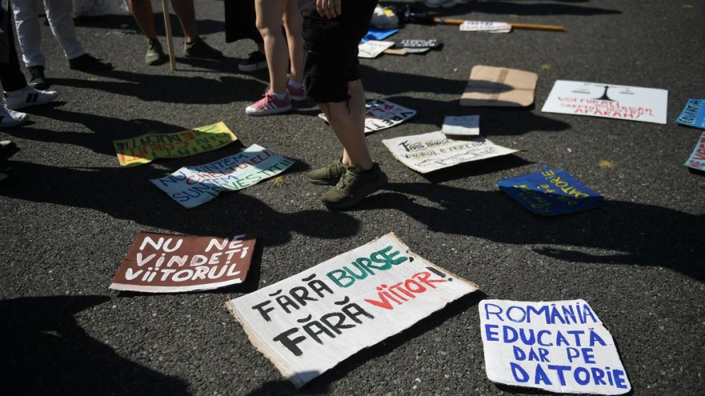 Protest masiv al studentilor in Bucuresti mars spre Guvern