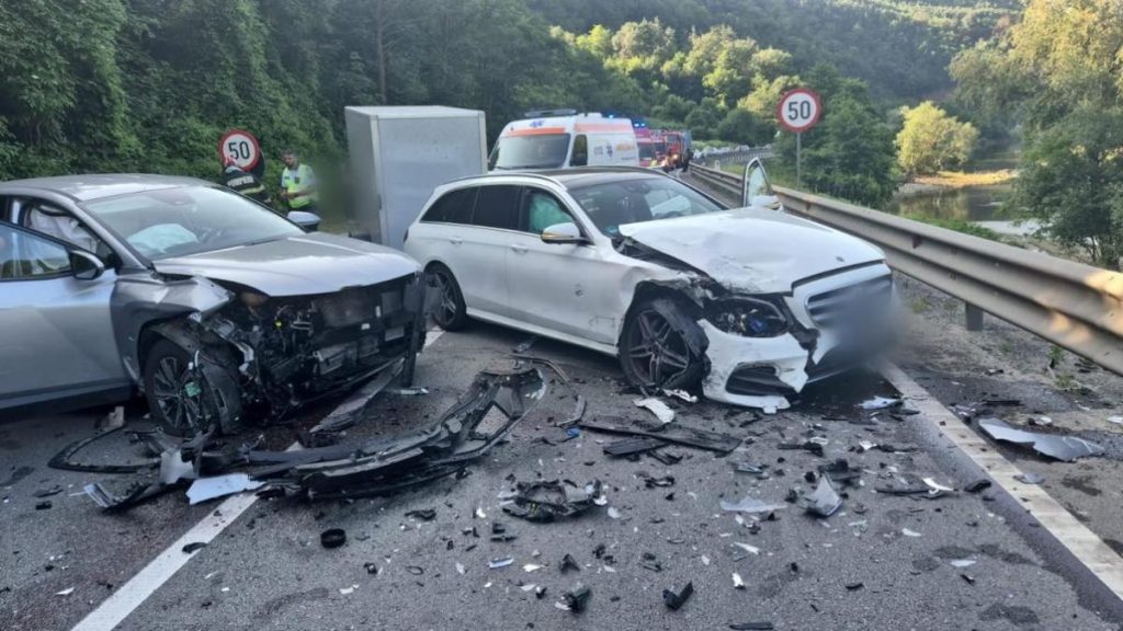 Trafic blocat pe DN 7 din cauza unui accident