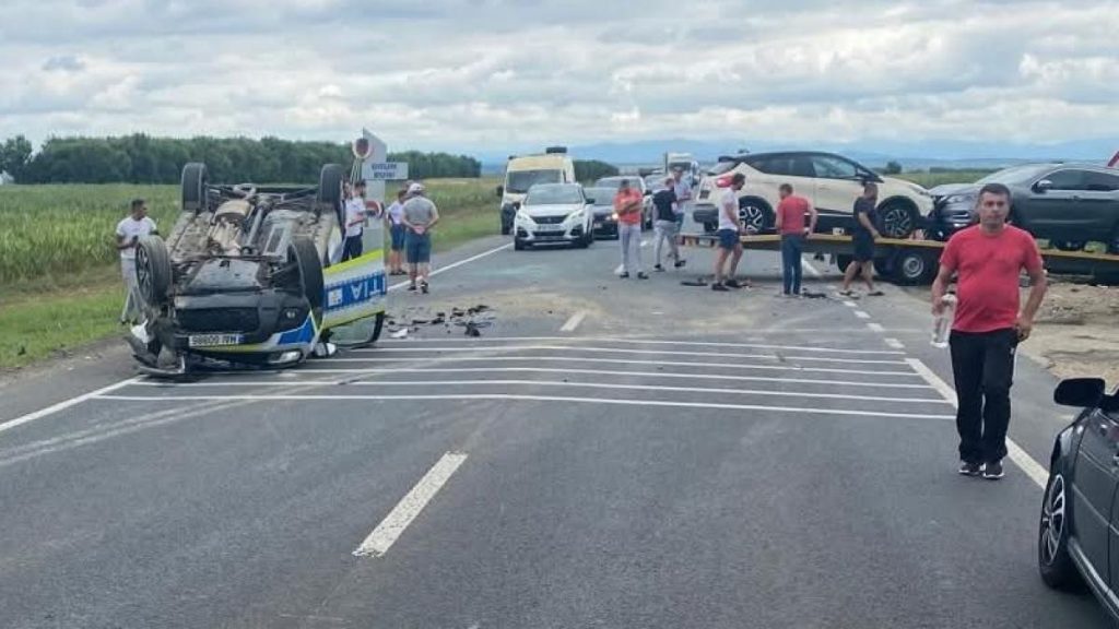 Accident grav in Timis masina de politie rasturnata