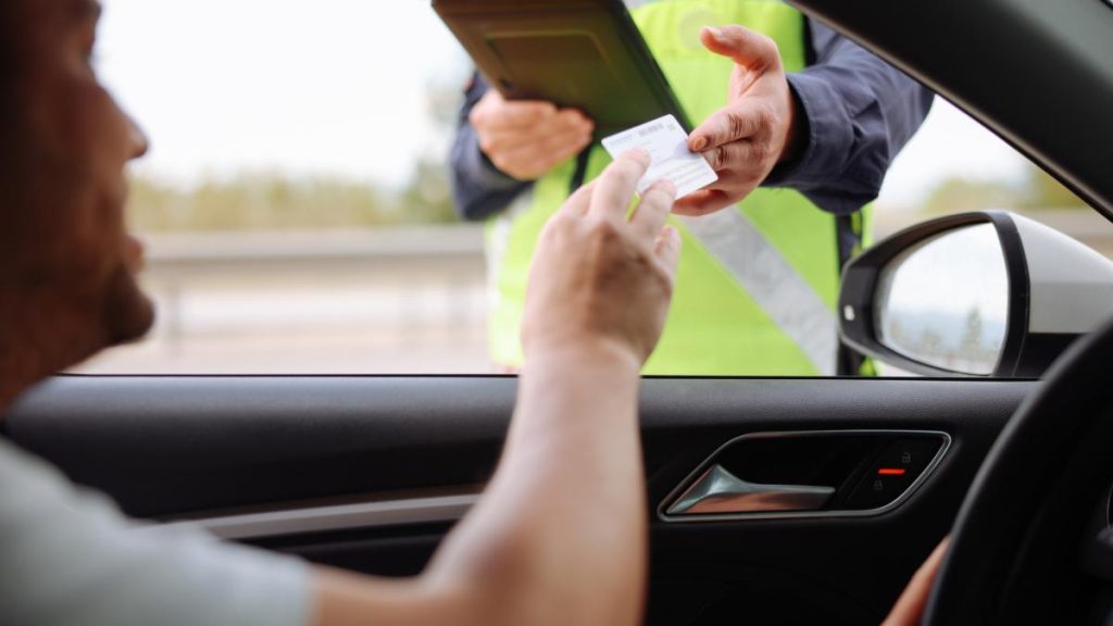 Cei care nu platesc amenzile in 90 de zile isi pierd permisul
