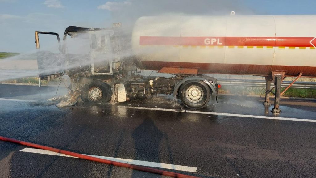 Cistern cu GPL a luat foc pe A7 mesaj Ro Alert
