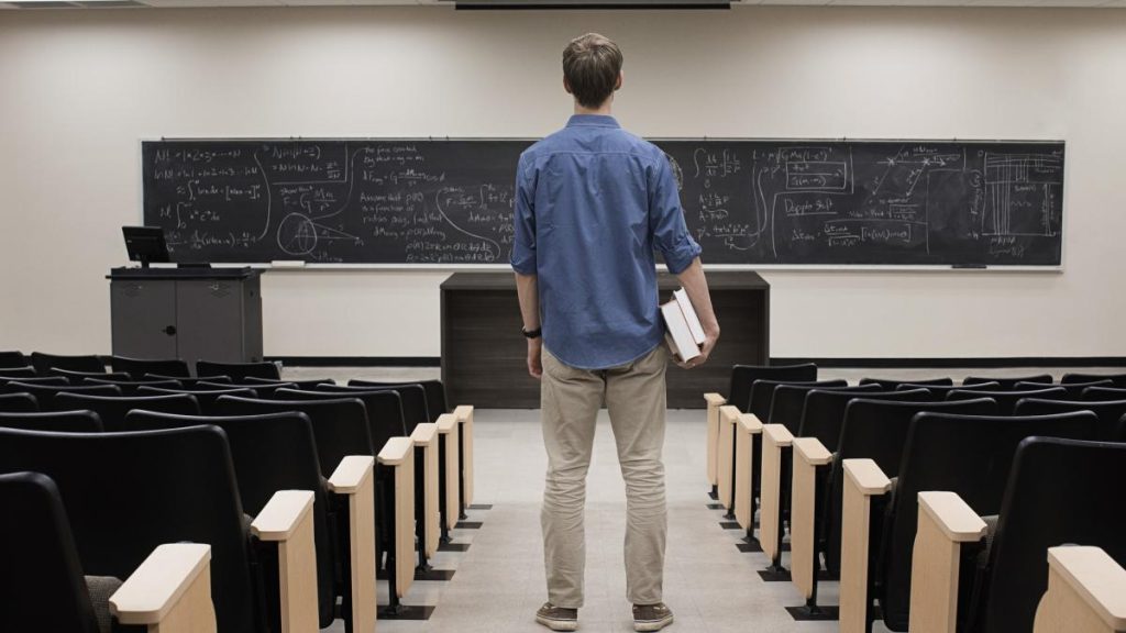 Facultatile devenite fabrici de someri Antropologi filosofi fizicieni fara locuri de munca