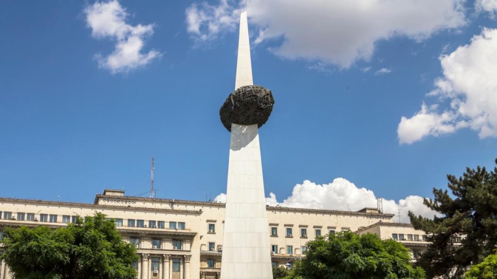 MAI explica de ce a cerut Piata Revolutiei Solicitarea vizeaza 2200 mp