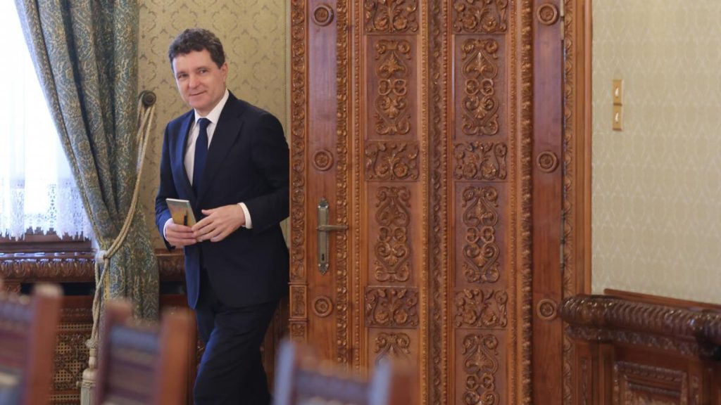Nicusor Dan va numi in curand un director SRI
