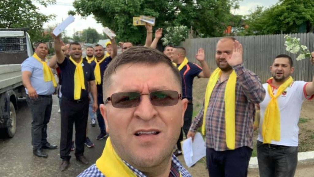 Primarul Merlin din Slobozia Bradului batut de consateni